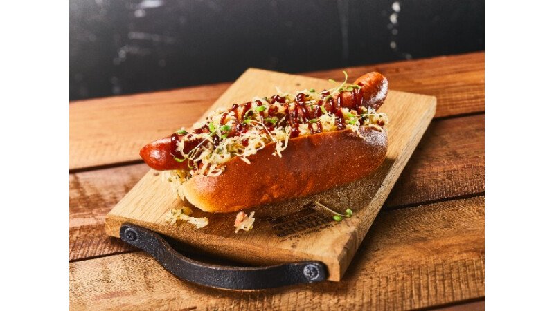 Remia hotdog broodje Brewing Brad saus en topping