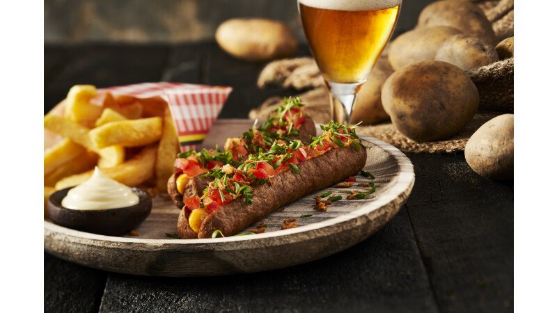 DeVlaendere Frikandel Hannibal met friet en Belgische mayonaise