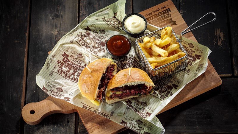 Remia Burger en Grill, hamburger, frites, plank, sauzen divers