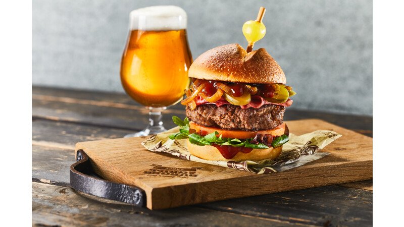 Smokey BBQ Beer BurgerRemia Smokey BBQ Beer hamburger met bier