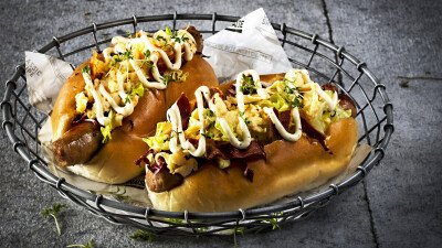 Recept Remia Legendary broodje hotdog met Black Truffle mayonaise